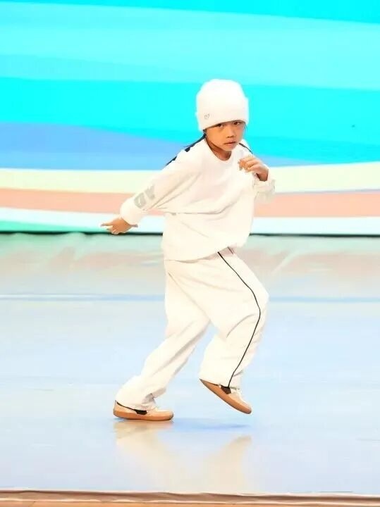 新增了丙组, 不同年龄段, 随着霹雳舞 新增了丙组, 不同年龄段, 随着霹雳舞