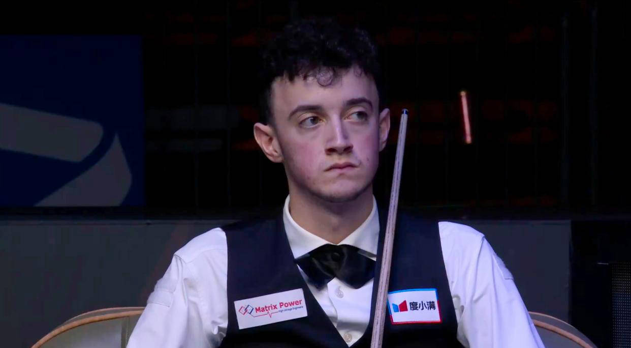 紧随其后 紧随其后